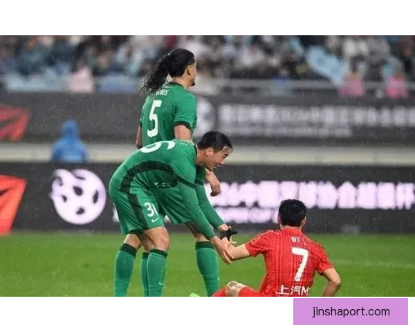 津媒曝光唐顺齐与边裁对话口型 双方均称无法听清内容引热议